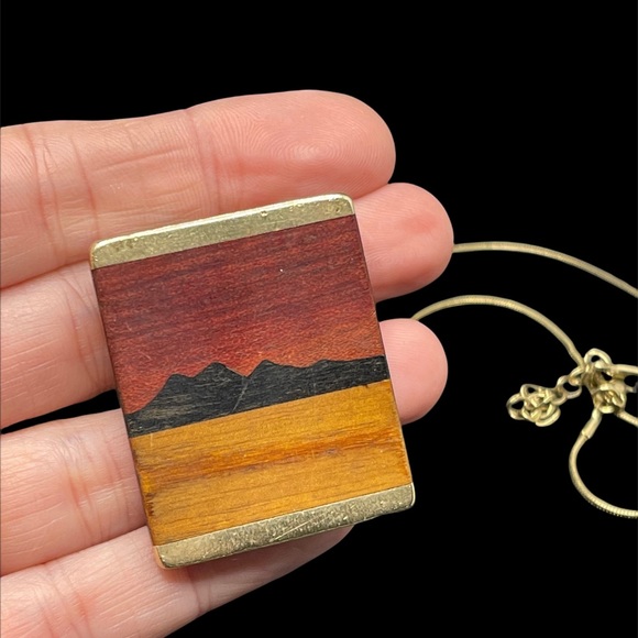 Vintage wood inlay mountain scenery pendant necklace - Picture 4 of 6